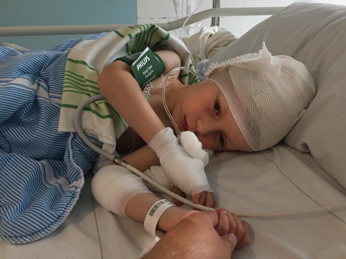 Elis på uppvaket, Karolinska, efter att ha opererat in en shunt