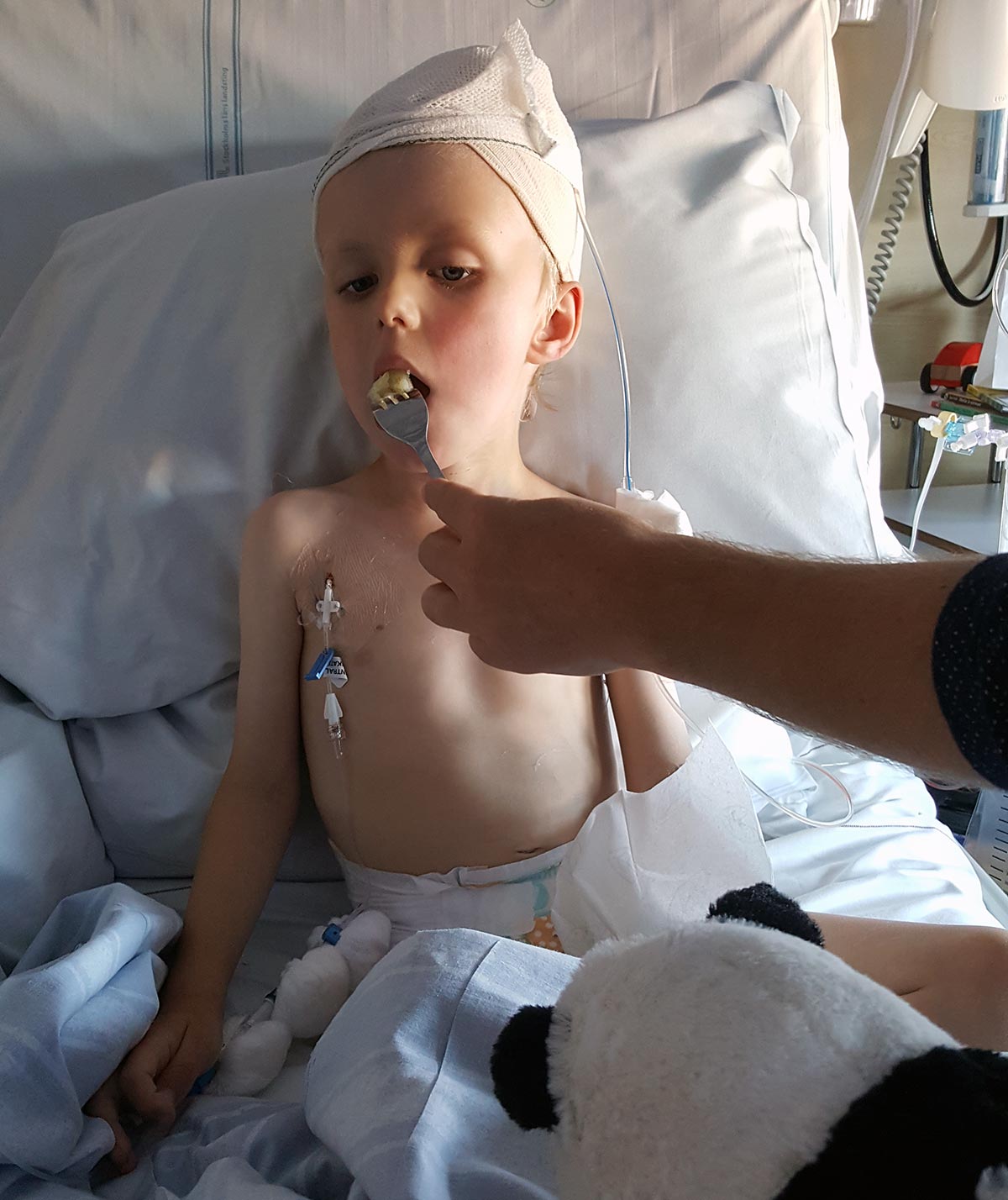 En bit potatis - det är ljuvligt att se honom äta.