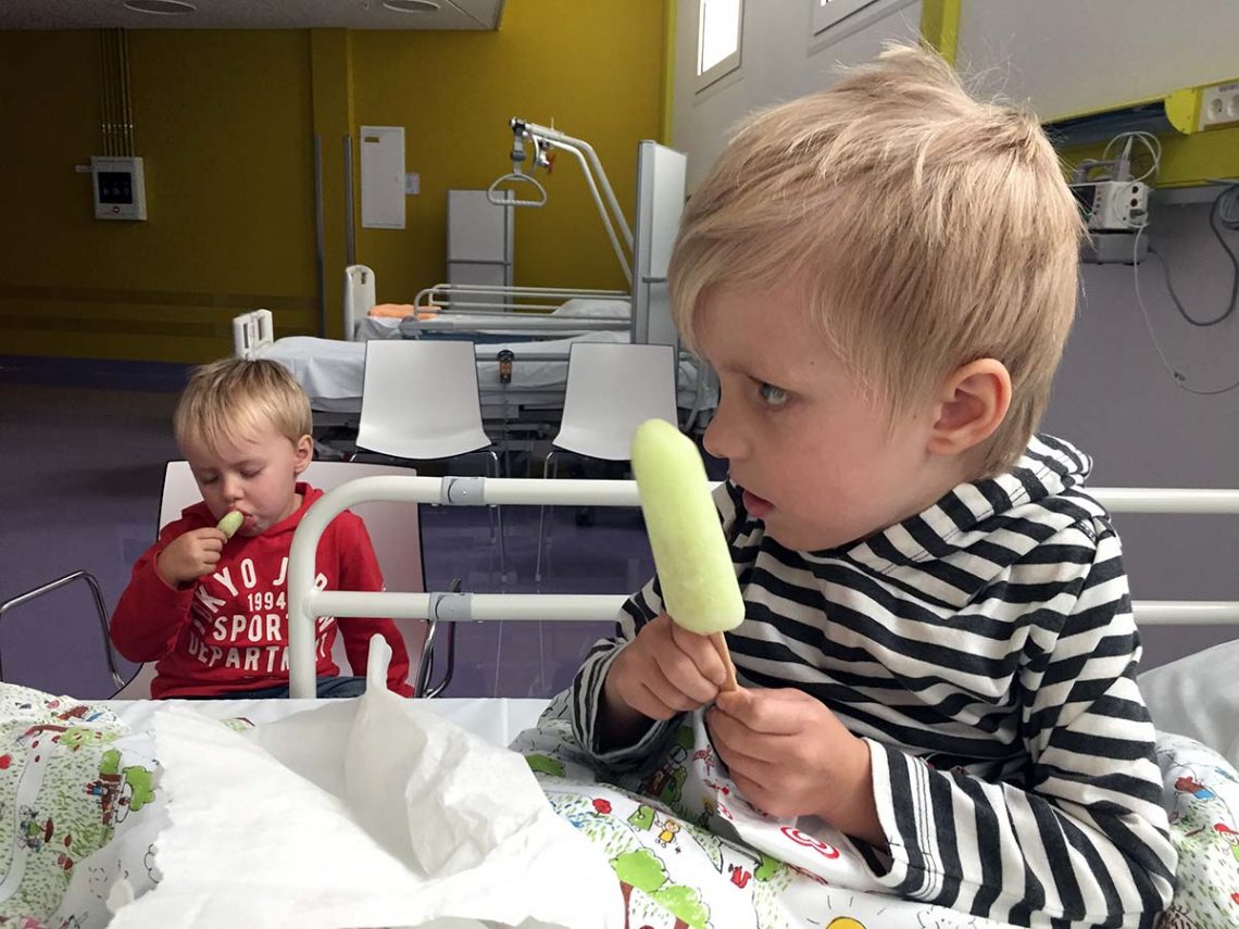 Folke och Elis, efter första strålbehandlingen.