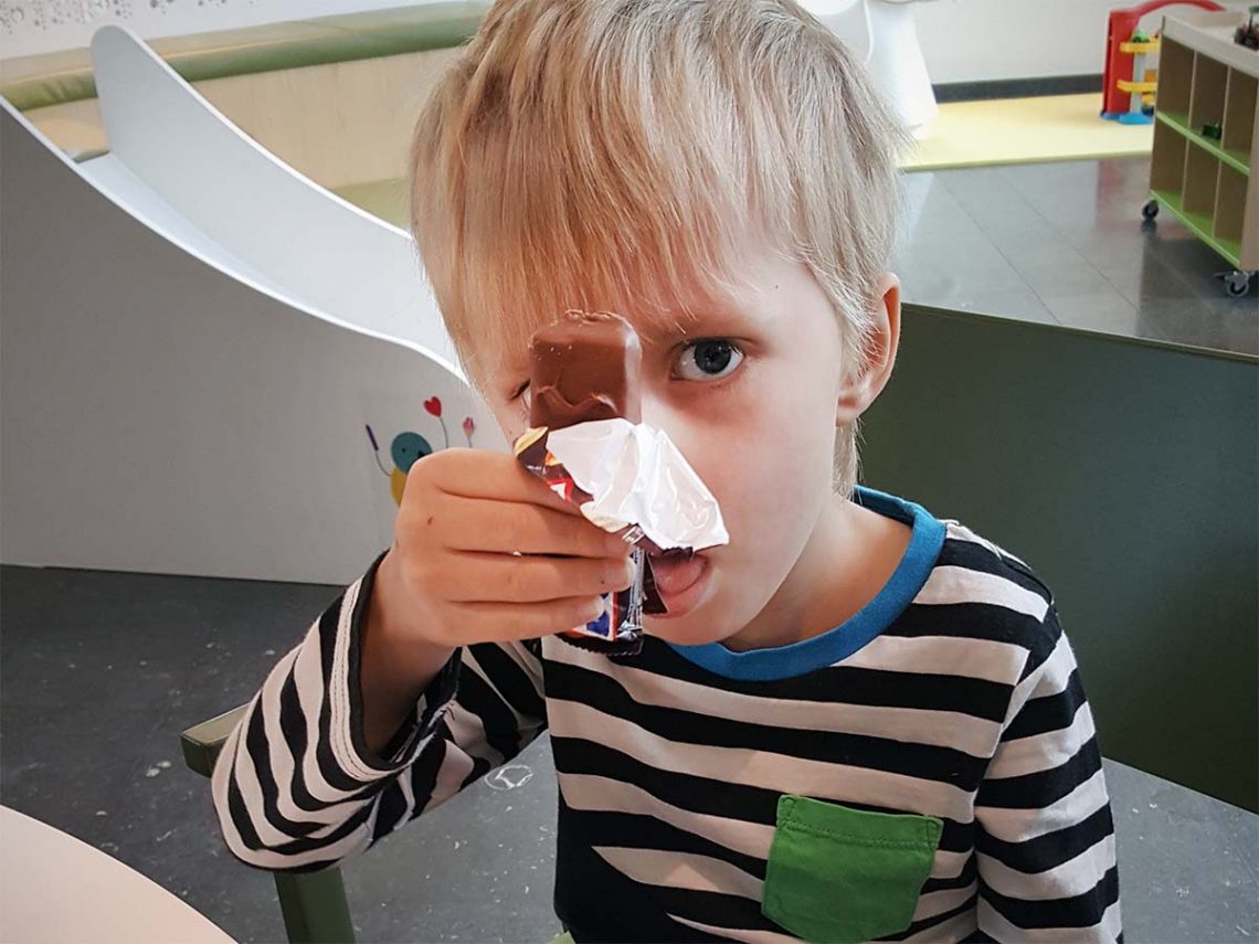 Elis och en Snickers på Skandionkliniken