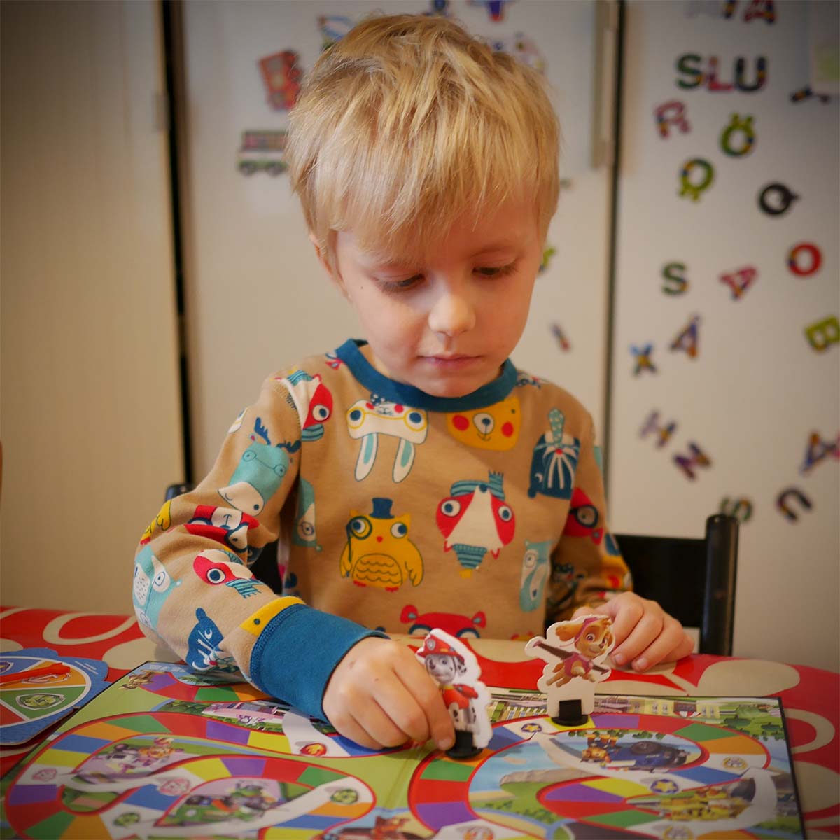 Elis och Paw Patrol-spelet.