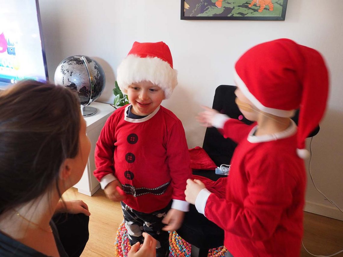 Vi förbereder oss för att fotografera årets julkort.