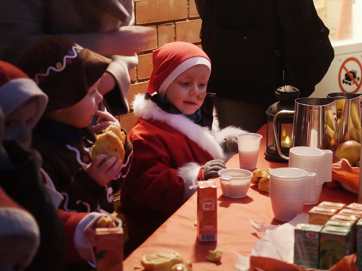 Fika efter förskolans luciatåg