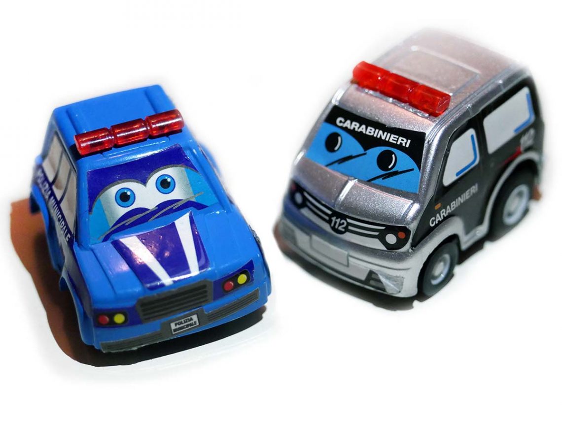 Två stickpresenter, en till Elis och en till Folke.