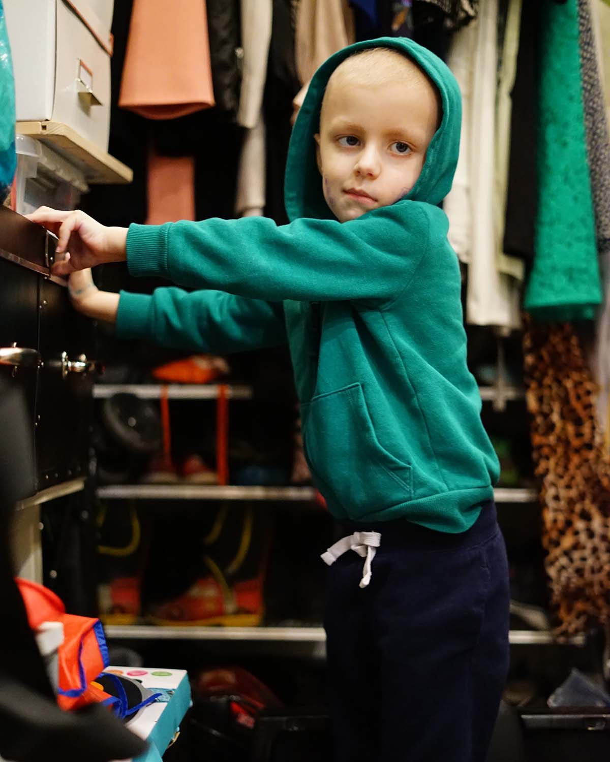 Elis i klädkammaren