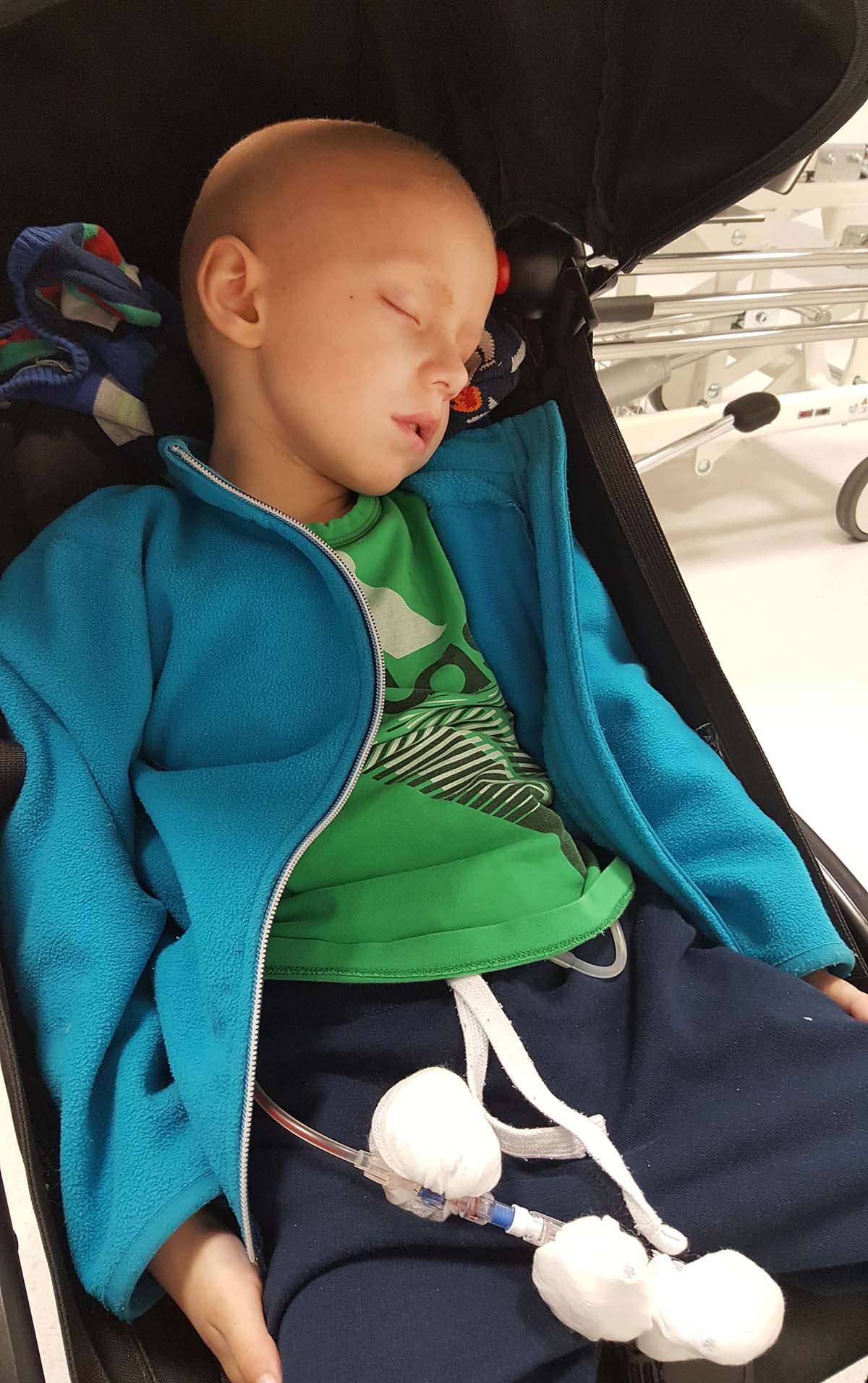 Elis har somnat i vagnen på akuten
