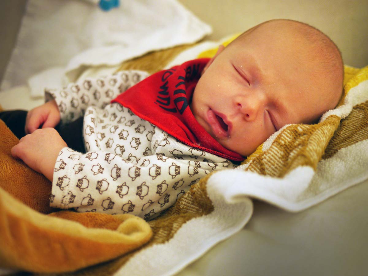 Elis som bebis sover