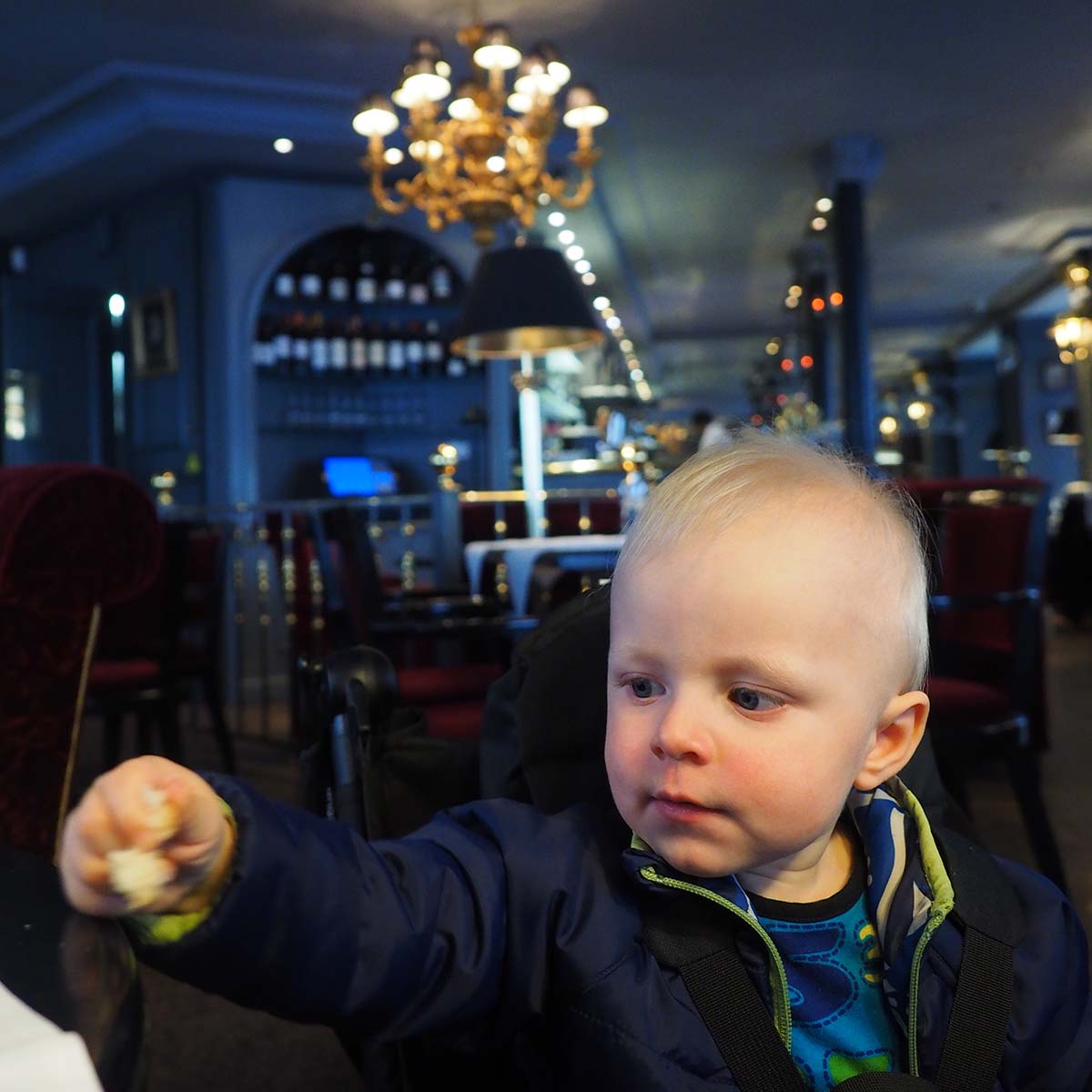 Elis på café i Paris, april 2014