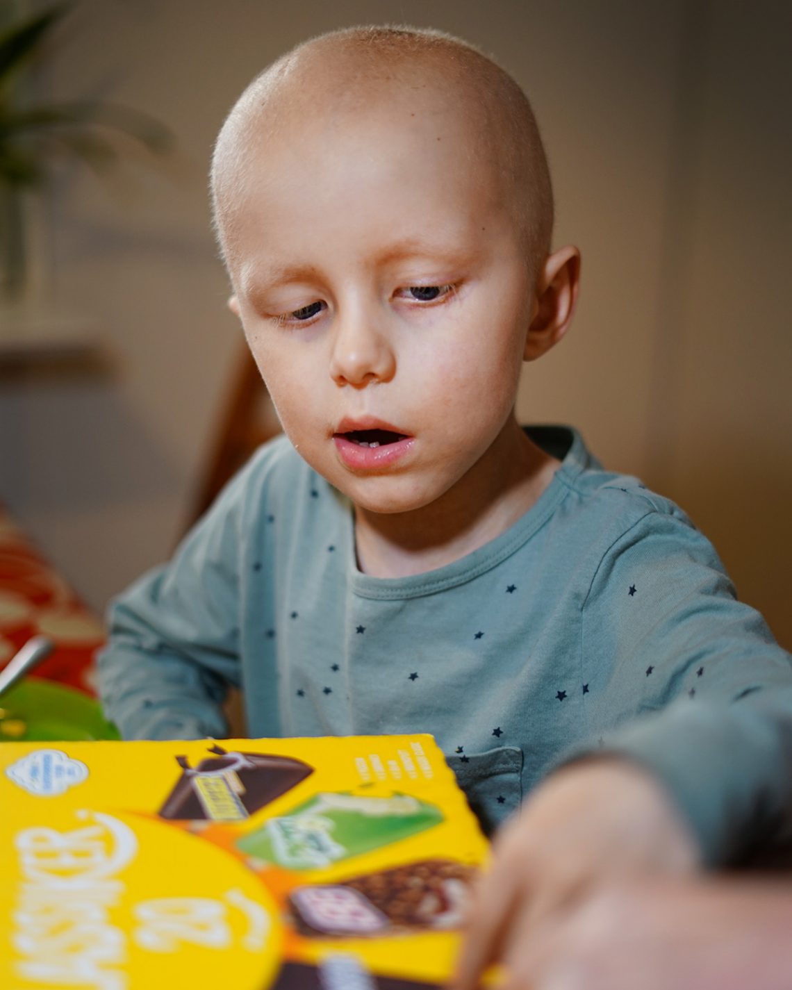 Elis funderar över vilken glass han ska ha