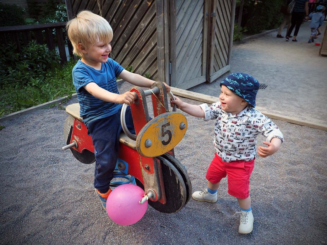 Elis och Folke på förskolan, juni 2016