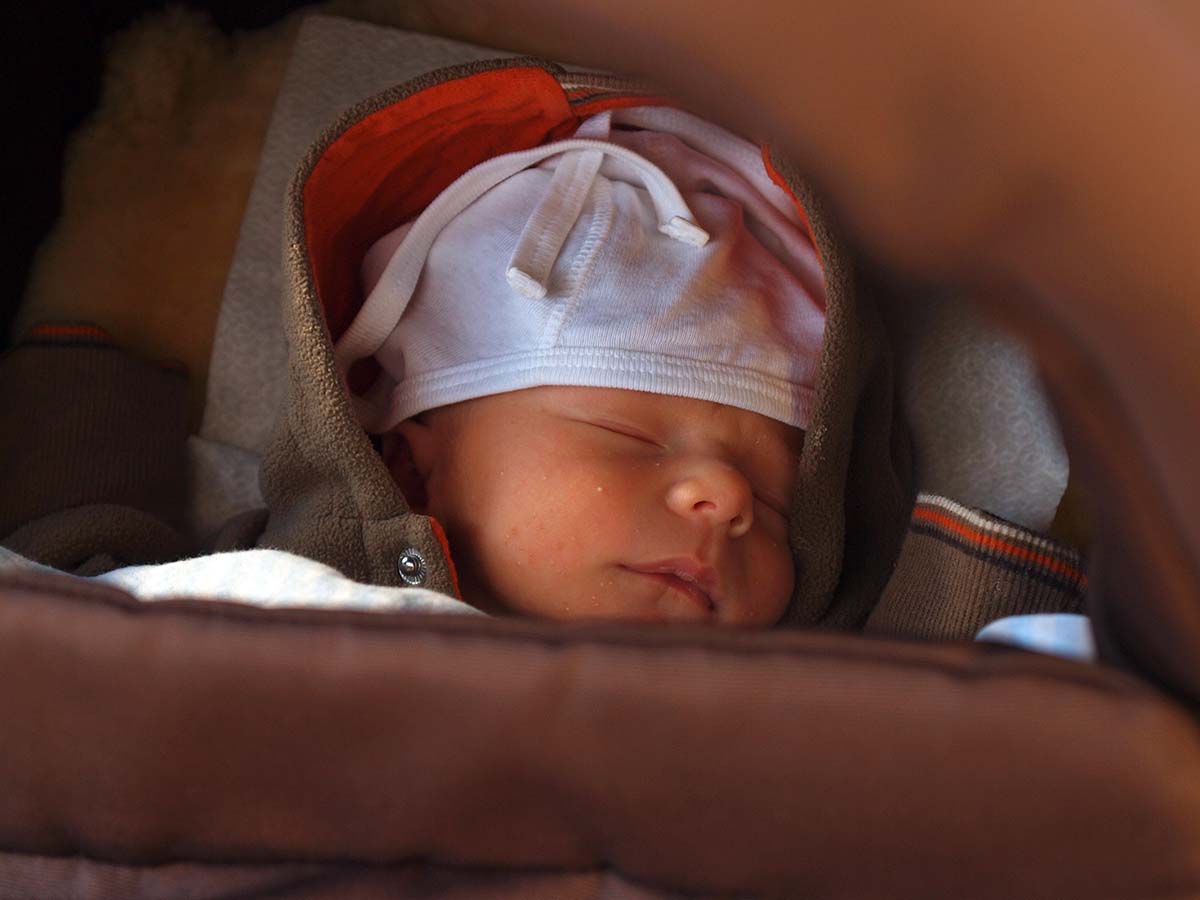 Elis som bebis i vagnen