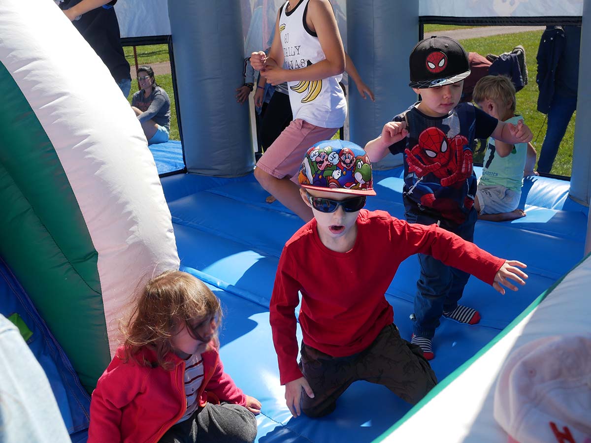 Elis i en stökig hoppborg