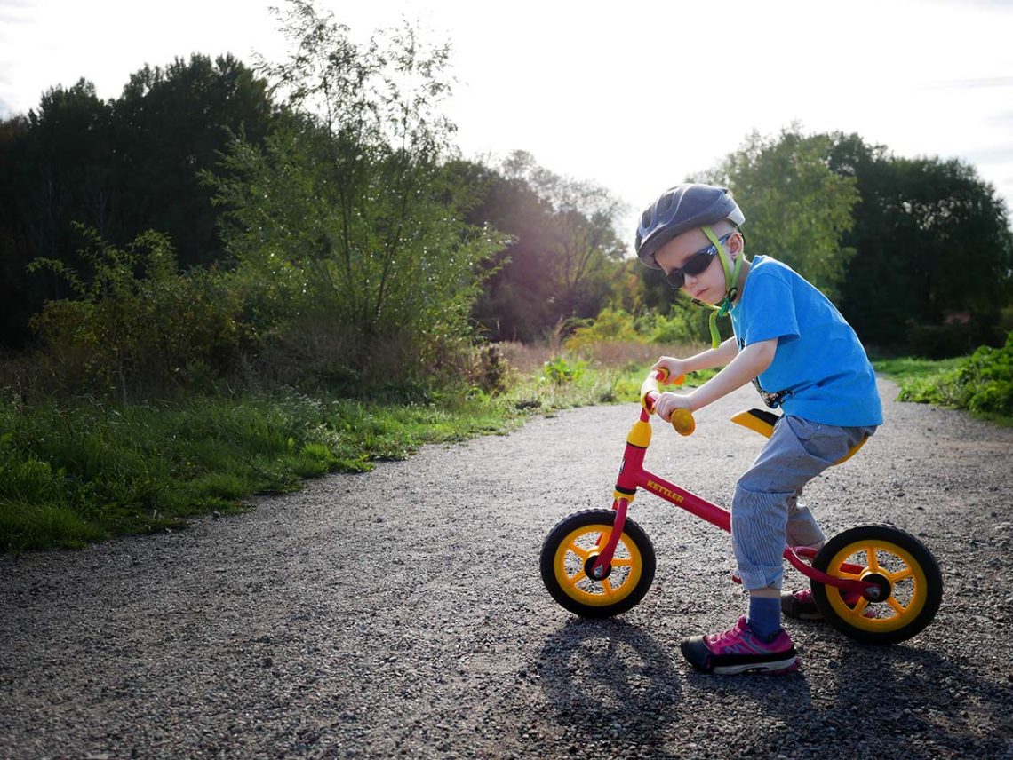 Elis på sin springcykel, i södra Bergshamra
