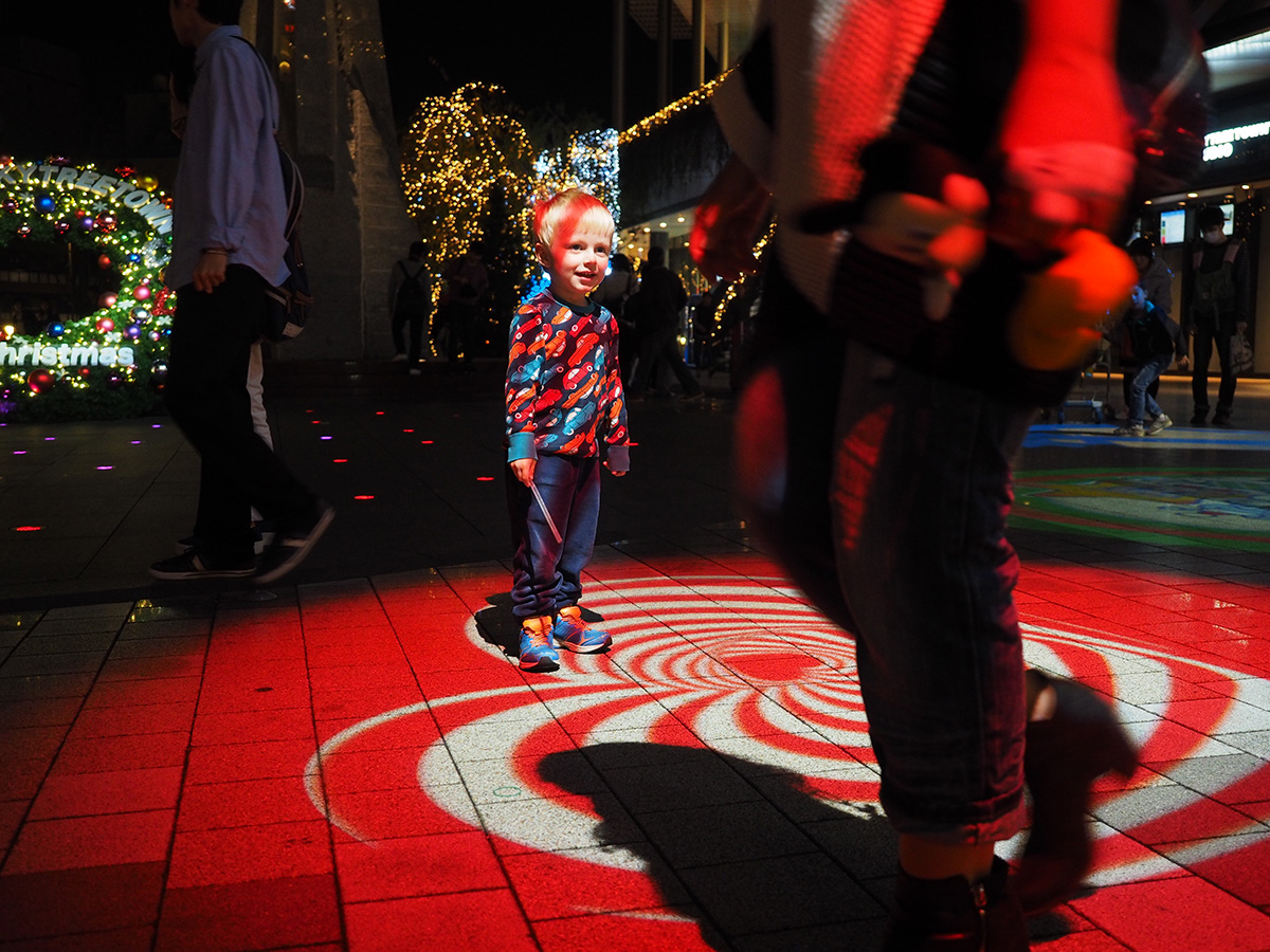 Elis Wikmark nedanför Tokyo Skytree, november 2015