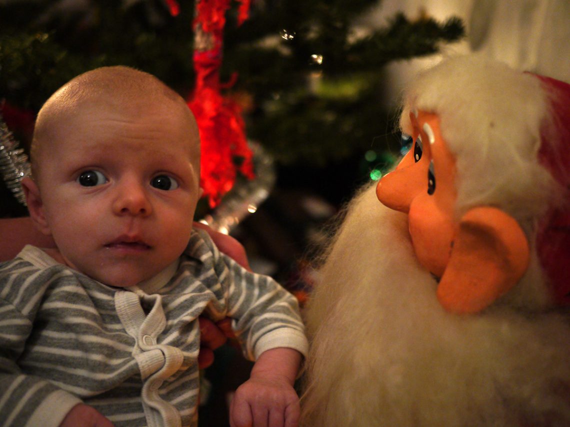 Elis, två månader gammal, bredvid vår stora jultomtedocka. Julafton 2012.