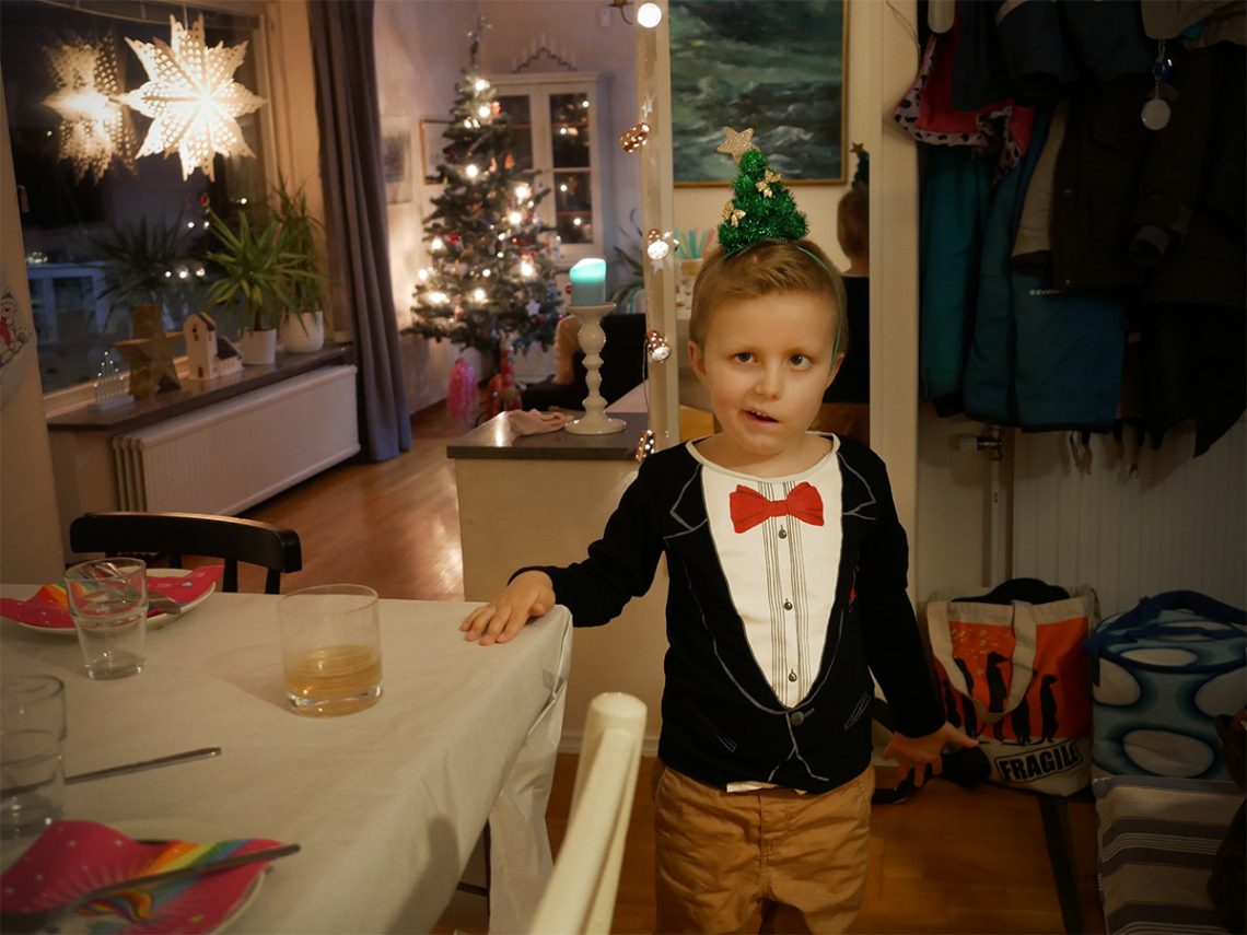 Elis på nyårsfest hos våra vänner i Järfälla