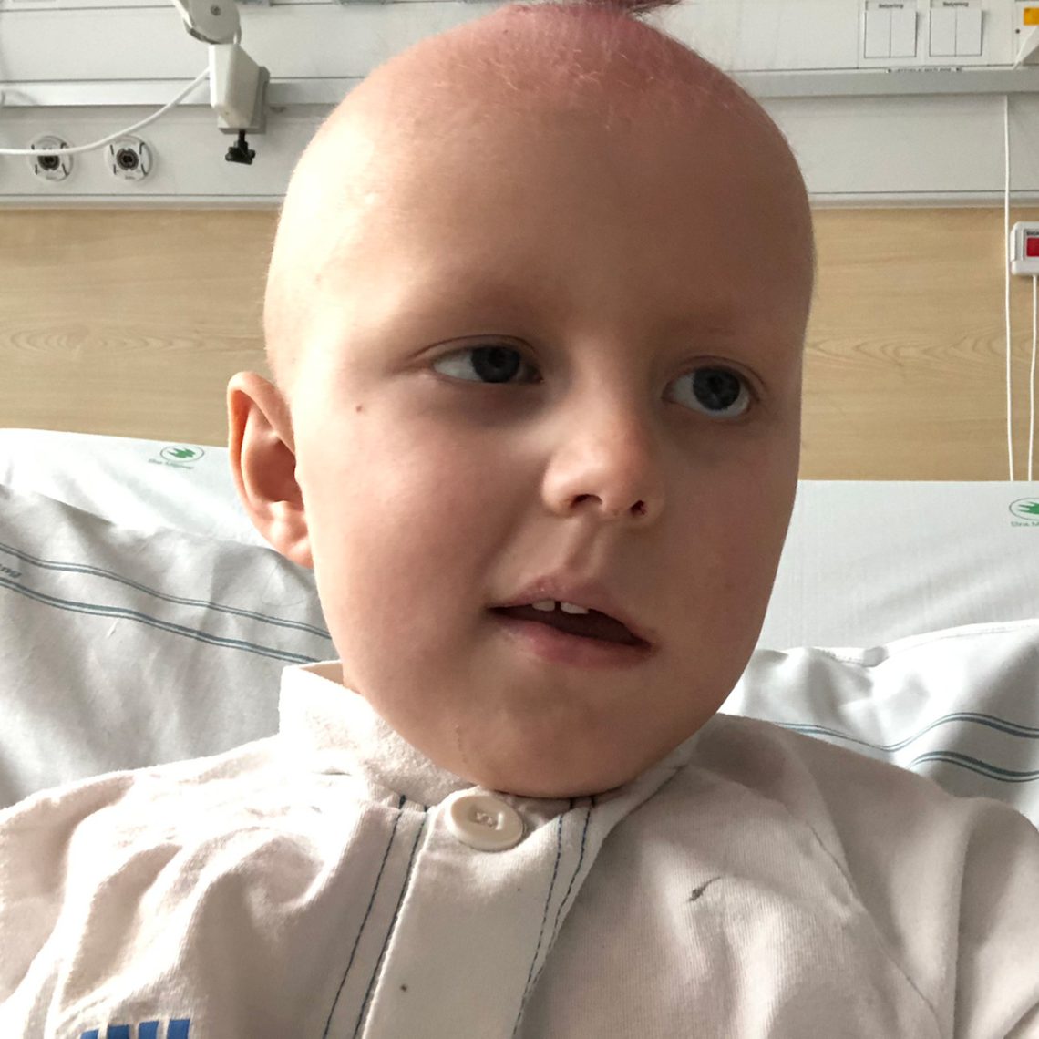 Elis i sjukhusskjorta, uppe på våning 12