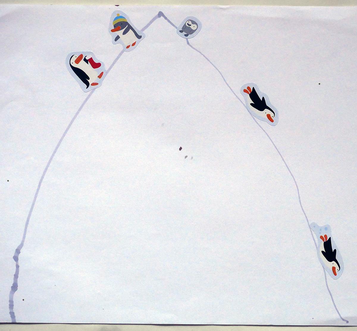 Pingviner på halkigt berg - teckning av Elis