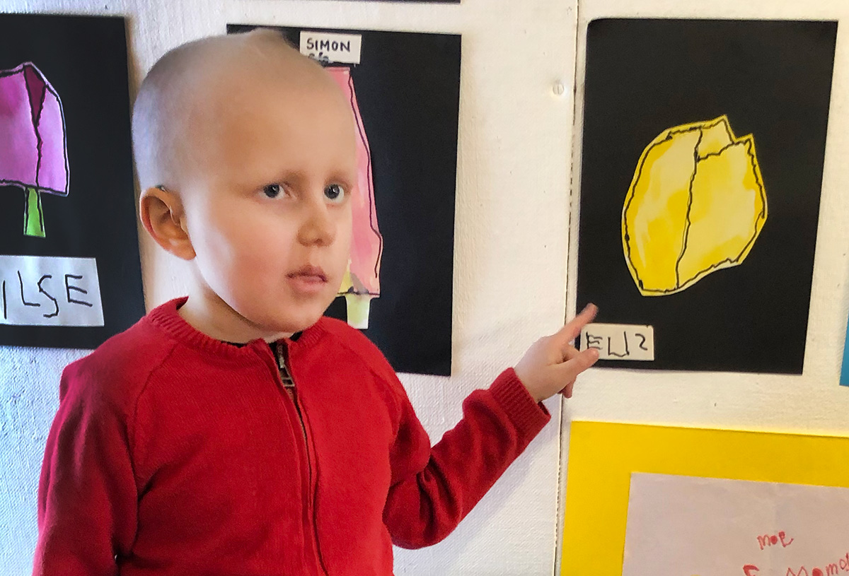 Elis visar sin tulpankonst