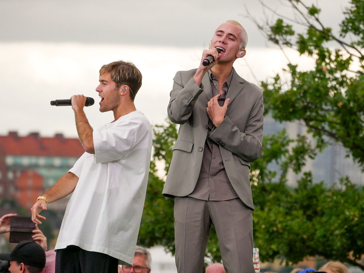 Benjamin Ingrosso och Felix Sandman på Allsångsscenen