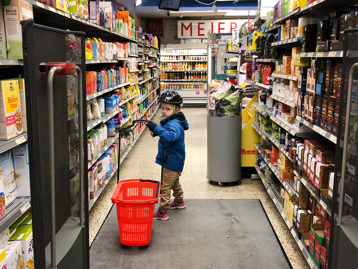 Elis på väg in på ICA