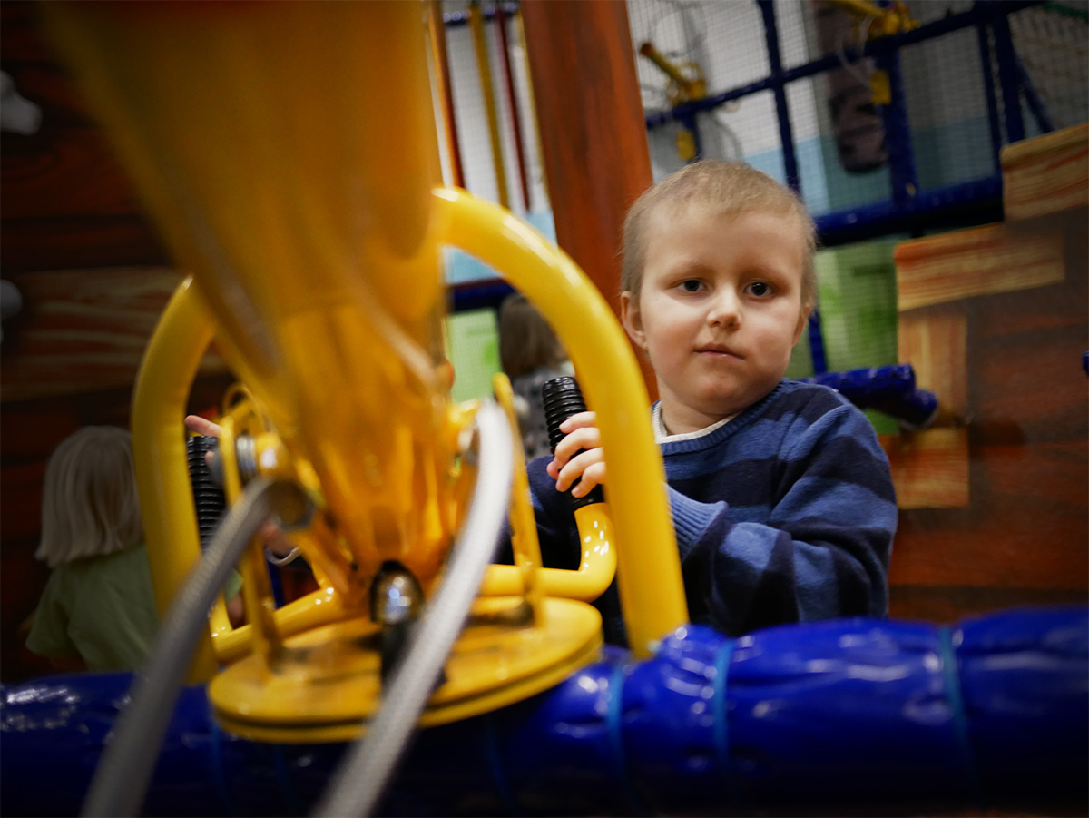 Elis på leklandet, vid piratskeppet