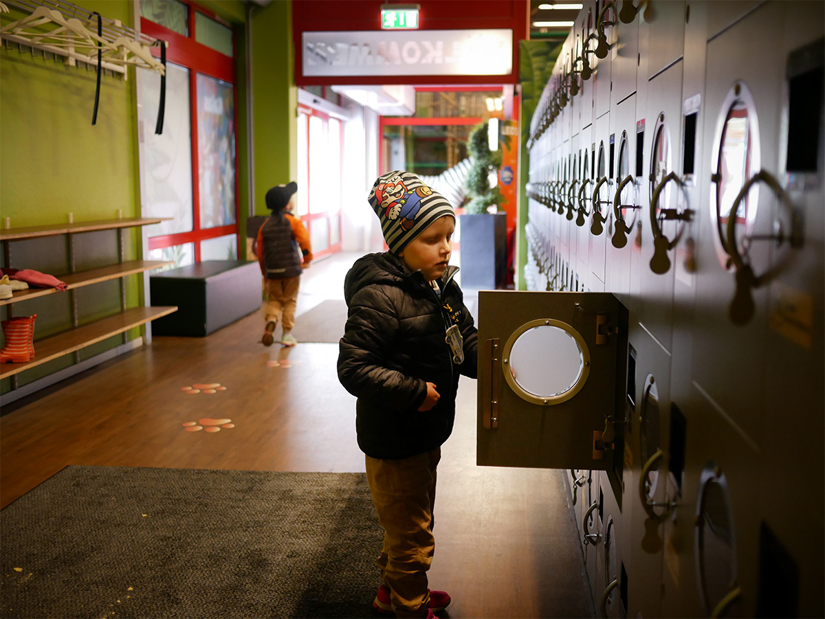 Elis vid leklandets entré