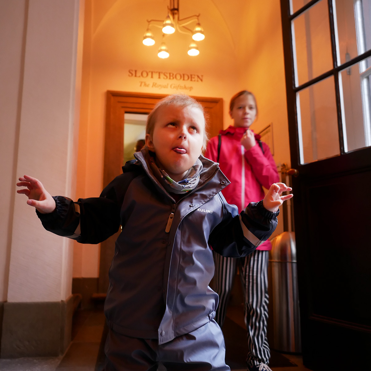 Elis showar vid slottet.