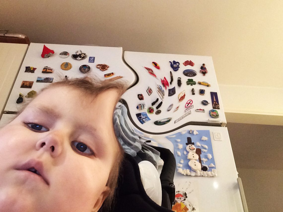 Selfie på Elis, tagen med hans iPad och en app som förvränger bilden.