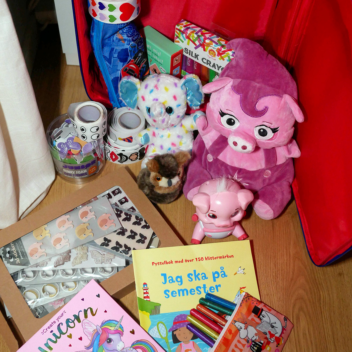 Några av Elis saker som vi överväger att ta med i kistan.