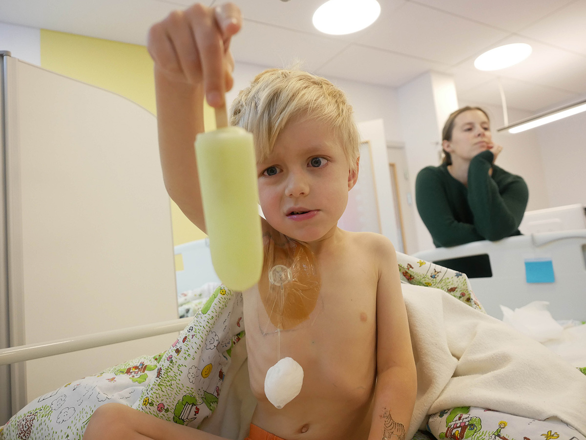 Elis på Skandionkliniken efter strålning, 4 oktober 2017.