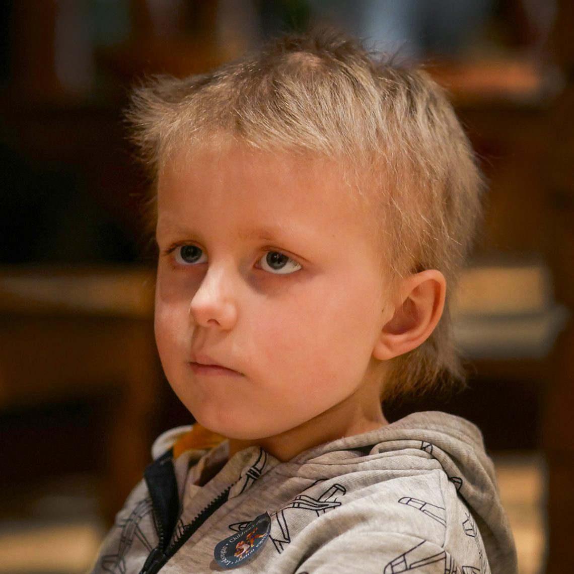 Närbild på Elis under ett besök på Nordiska museet, november 2019